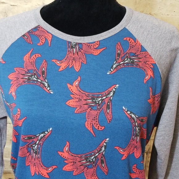 💰Sold Local💰 LuLaRoe Randy Shirt - Picture 2 of 3